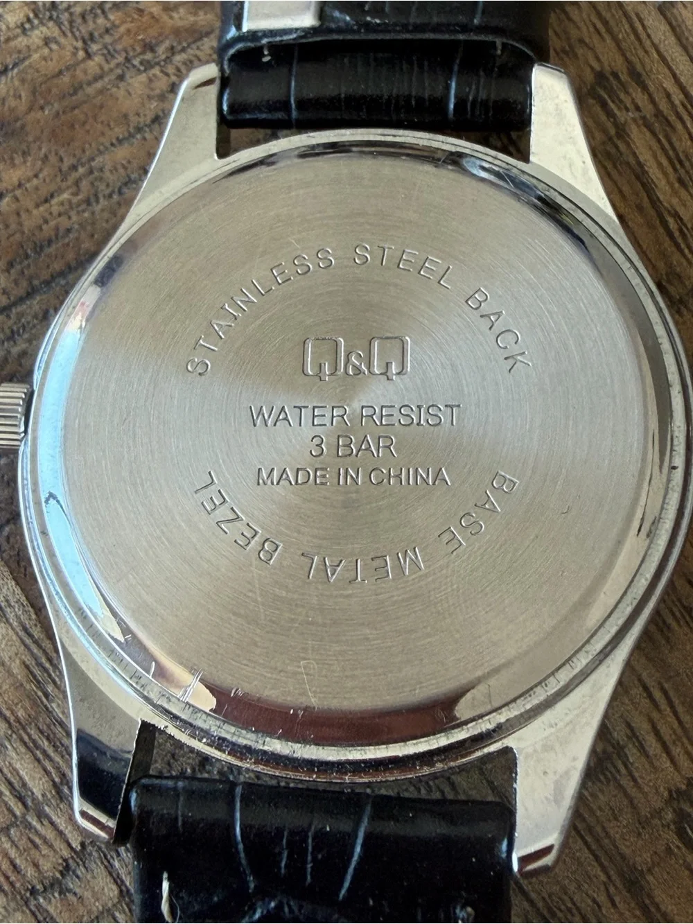Q&Q Classic Easy Read White Dial Watch w/ Black Croc Strap - RUNS!